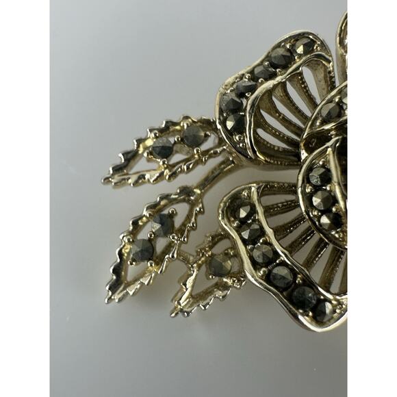 Vintage Signed Lisner Marcasite Rose Flower Leaf Costume Brooch Pin Silver Tone - Picture 2 of 6